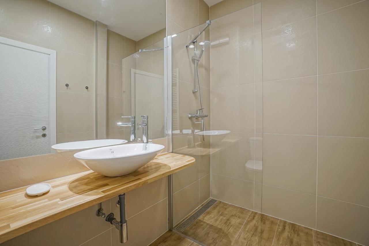 Bright Apartments Moments Away From Herastrau Park, Mall And Metro 부쿠레슈티 외부 사진