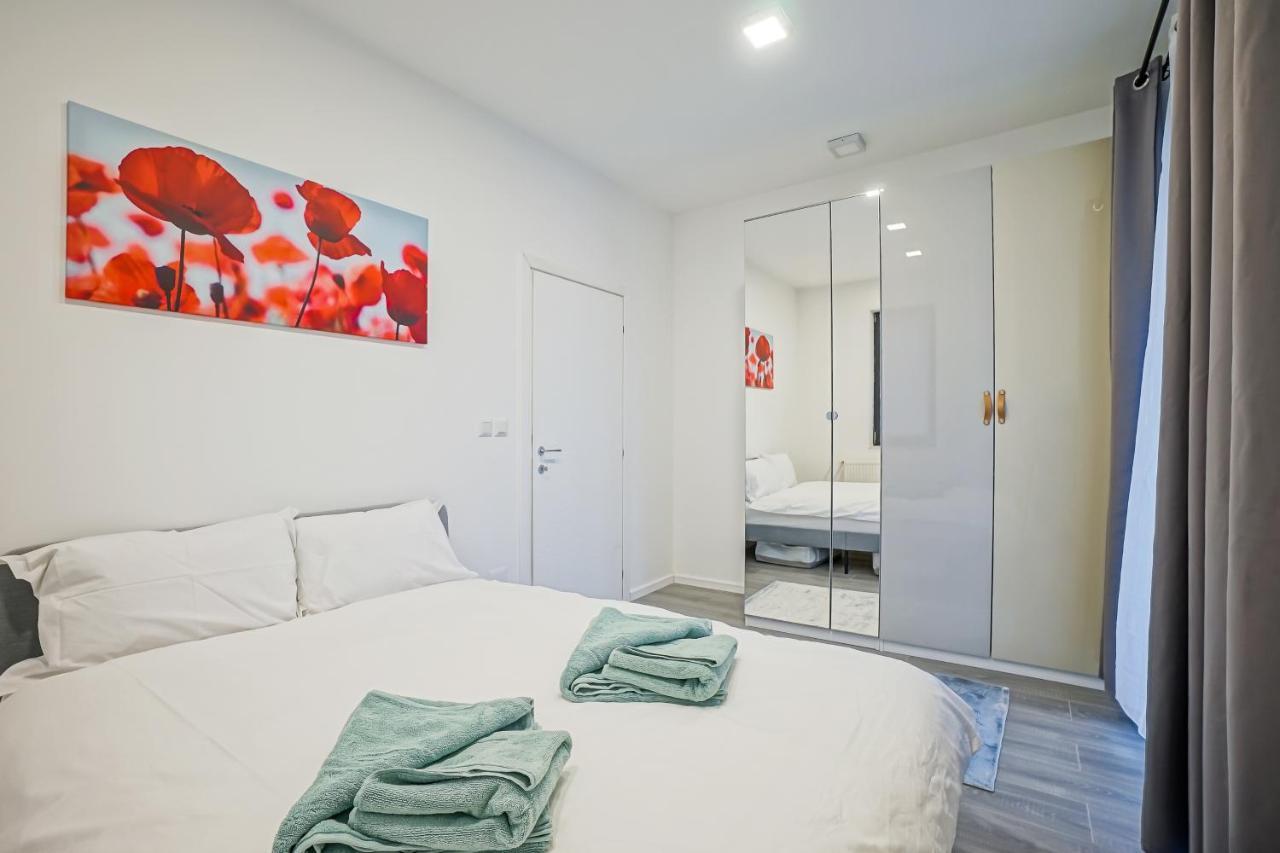 Bright Apartments Moments Away From Herastrau Park, Mall And Metro 부쿠레슈티 외부 사진