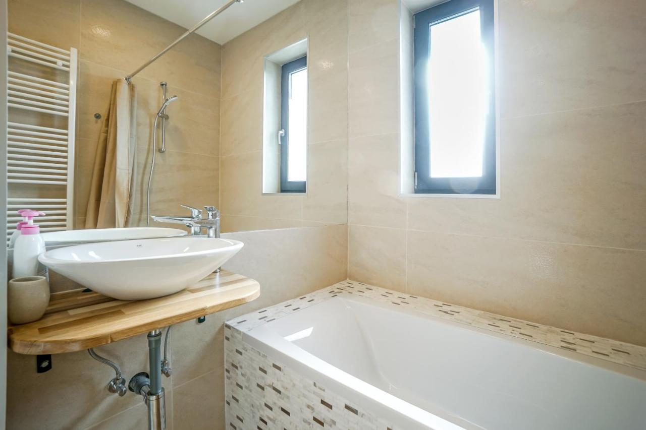Bright Apartments Moments Away From Herastrau Park, Mall And Metro 부쿠레슈티 외부 사진